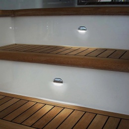 2JA 958 126-541 Lampa Hella Apelo RGB, podstopniowa, obudowa chromowany plastik