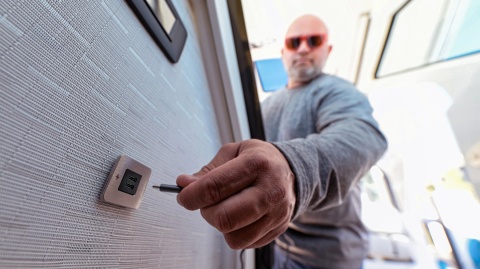 SC-TILE-21 Podwójne gniazdo ładowania wewnętrznego USB-C, seria TILE, 12/24V - ramka szczotkowana nierdzewna stal